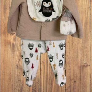 6 piece baby outfit. 6-9 months.